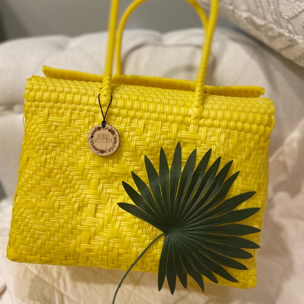 💛NWT Yellow Maria Victoria Bag ! Never used and it’s perfect for summer .